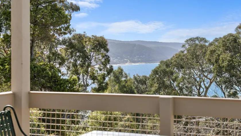 LORNE LODGE- Élégant, vues, Wifi, feu de bois, tout ce dont vous avez besoin - Image 1
