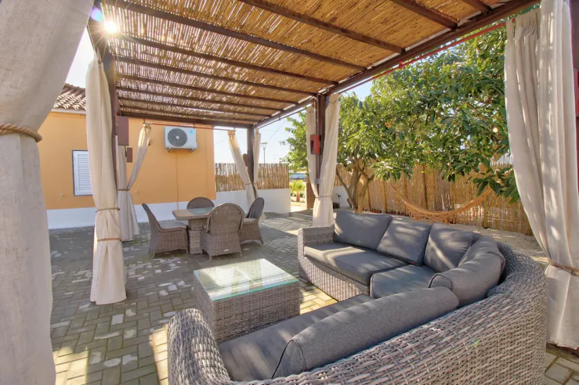 Charming 4-Bed Villa in moncarapacho - Image 1