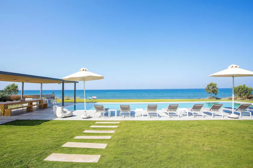 An Impressive Beachfront Luxury Retreat with Private Beach - Image 1