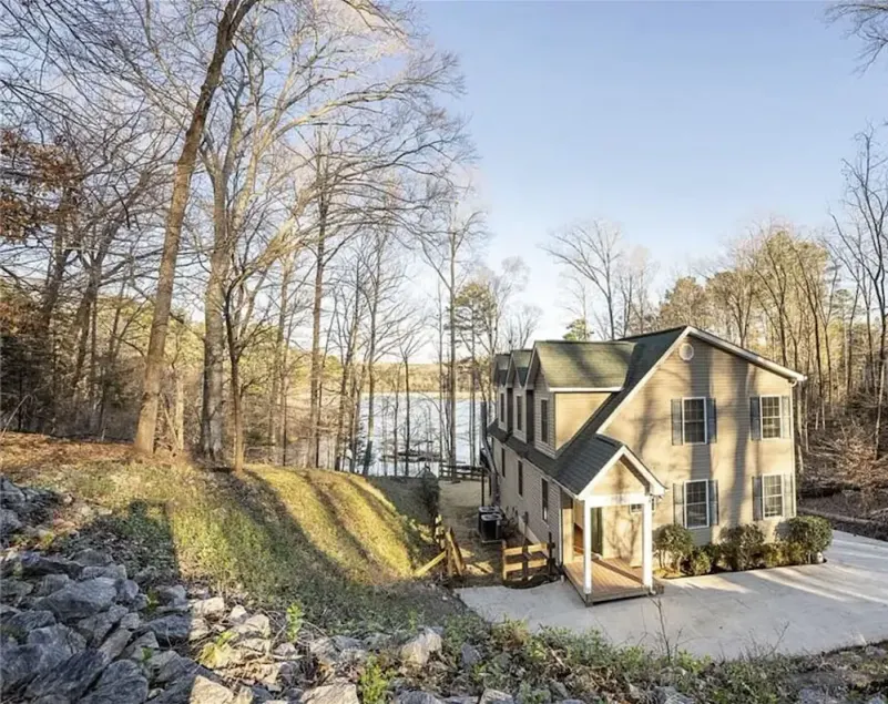 NEW!Lakefront retreat with huge dock, private cove. Perfect for Clemson Football - Image 1