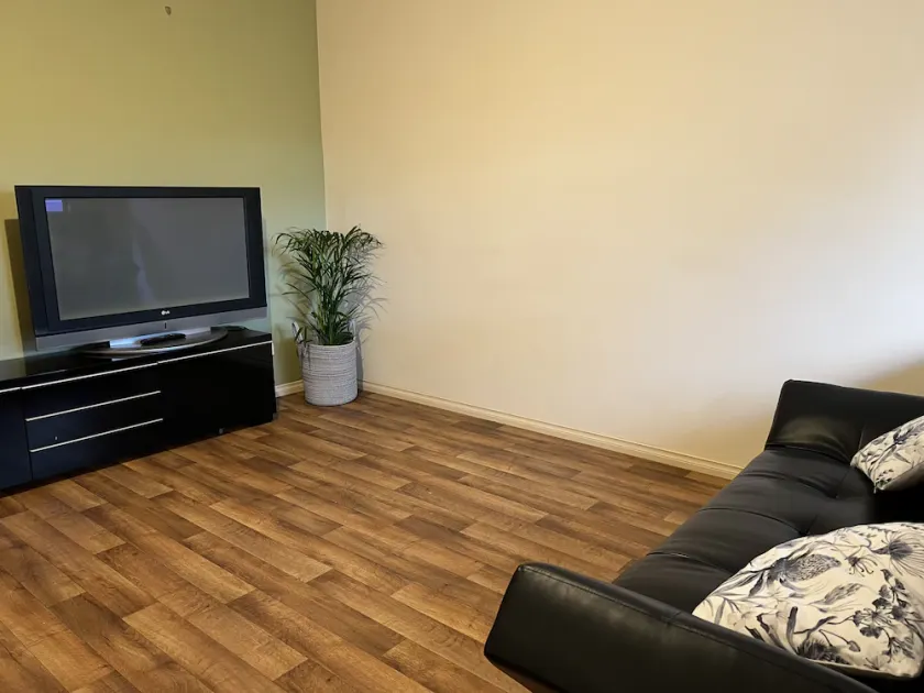 The Palms - Loxton Accommodation, South Australia 4 bedroom 2 bathroom home. - Image 1