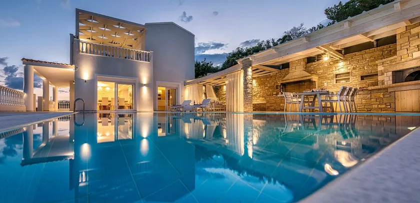 Luxury villa,heating pool superior facilities ideal for families, free transfer - Image 1