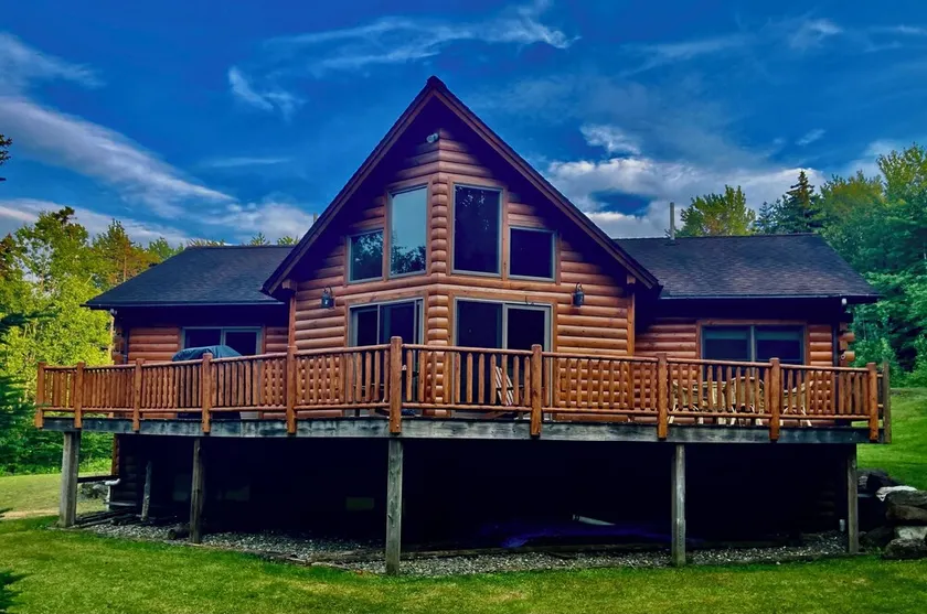 Cozy Vermont Log Cabin Chalet Only Minutes from Jay Peak - Image 1