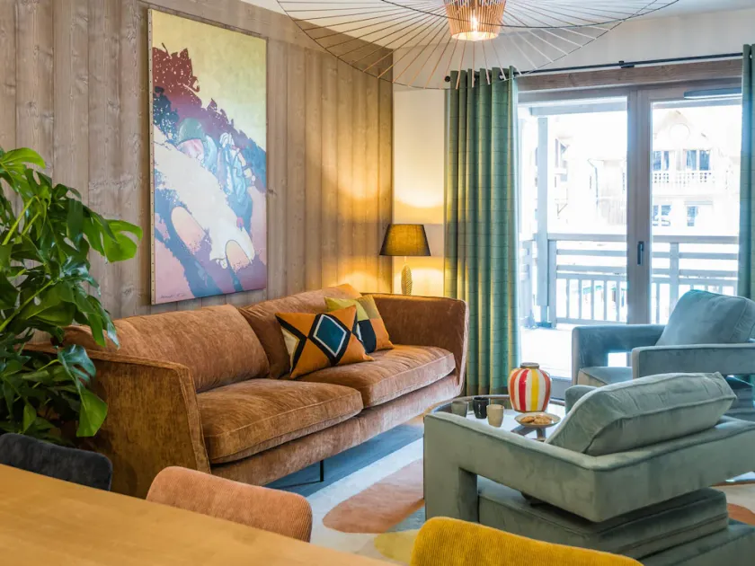 Luxury Apartment in Village Center with Modern Amenities - Image 1