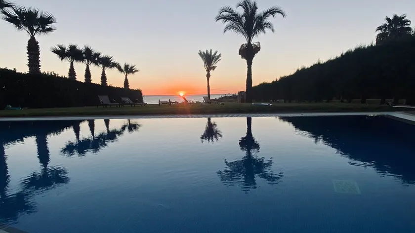 Frente a la playa Villa con piscina. Ideal para familias. Mucha privacidad. - Image 1