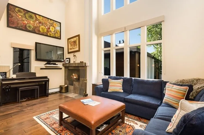 Fifth Avenue Unit 205 Spacious 1 BR + Loft with Air Conditioning. Close to Ski Slopes! - Image 1