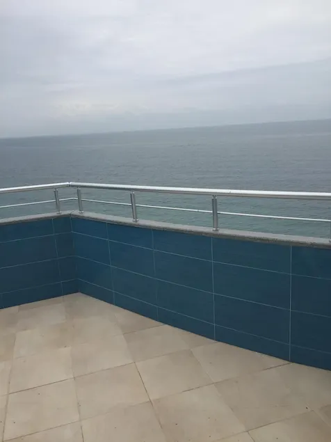 Roof terrace apartment with fantastic sea views - Image 1
