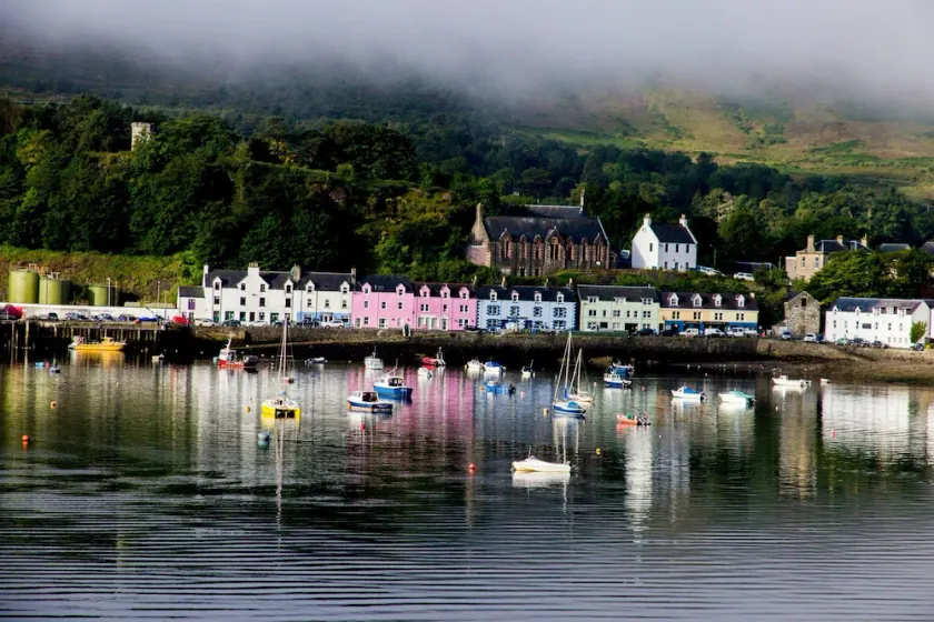 BEAUTIFUL TWO BEDROOM HOME LOCATED  IN PORTREE HARBOUR STEPS AWAY FROM THE SEA - Image 1