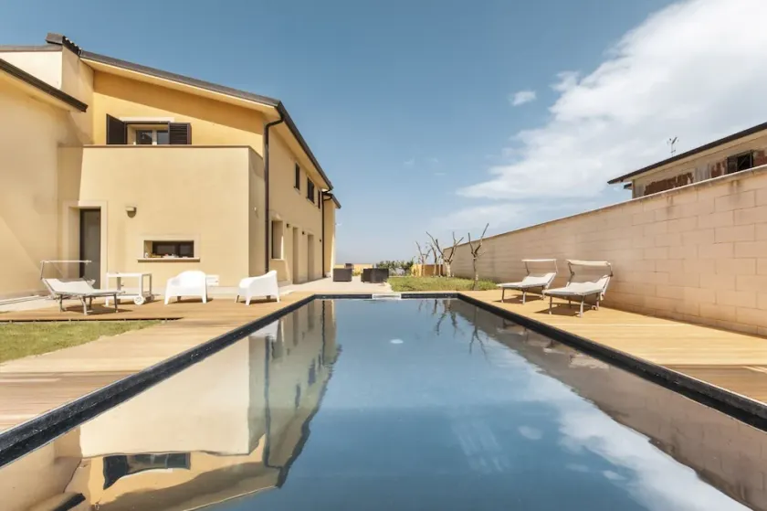 La Piscina - Image 1