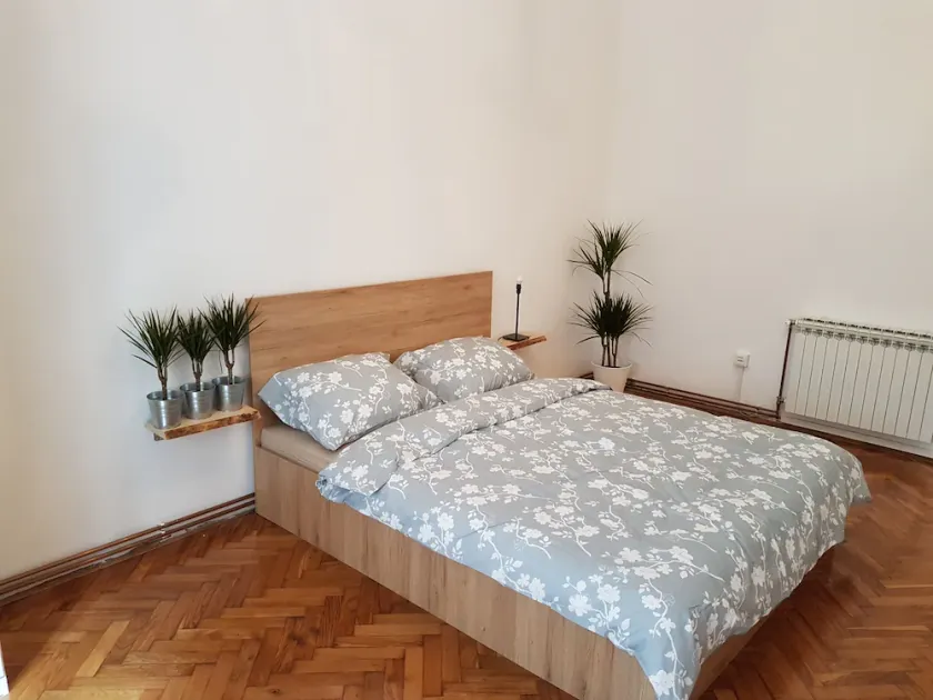 New 4BR, 130m2 ground floor, super central, quiet - Image 1