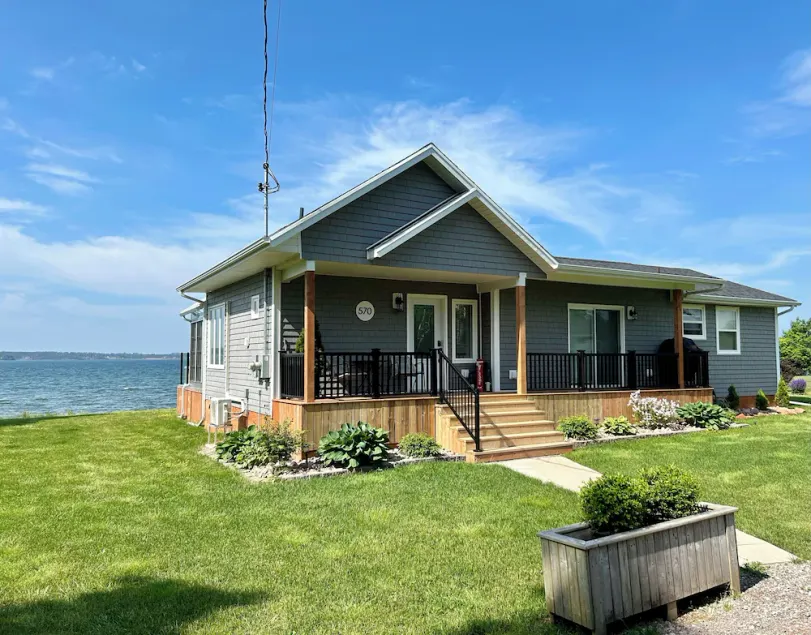 Quiet Waterfront Cottage Close To Charlottetown - Image 1