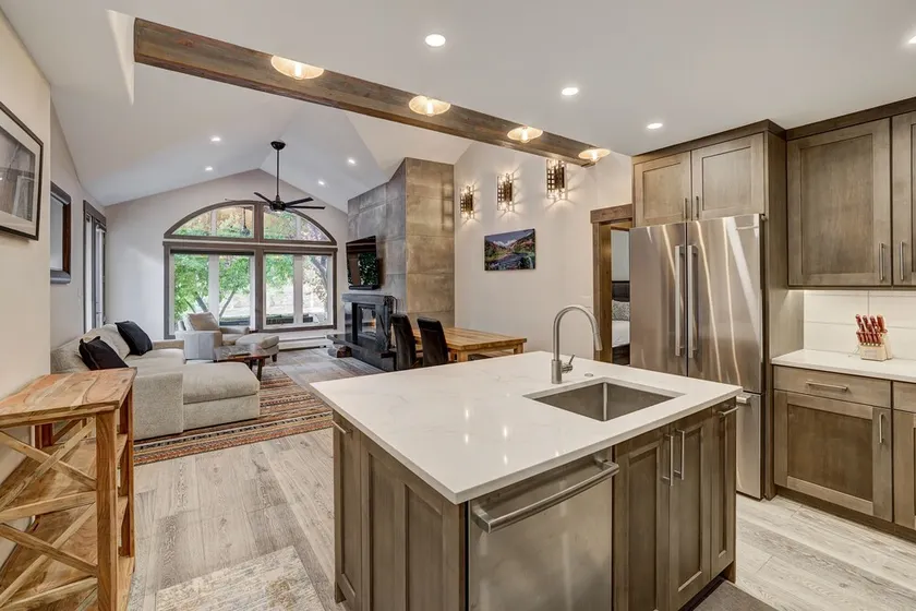 Fully Renovated 2 Bedroom in Arrowhead Village! - Image 1