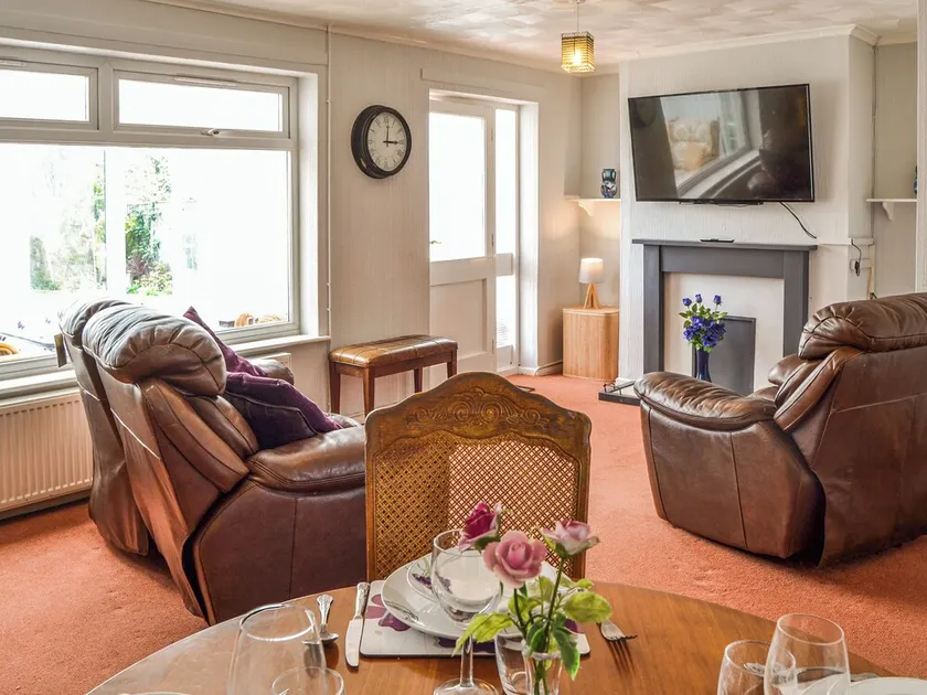 2 bedroom accommodation in Stalham - Image 1