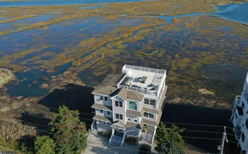 \"Bay Dream\" Avalon - 360 Views - Hot Tub - Roof Deck - Bike To Beach - Image 1