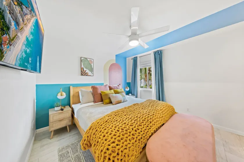 Walk to the beach Luxury listing - Image 1