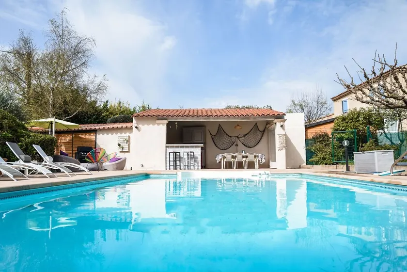 Modernt hus med jacuzzi - Image 1