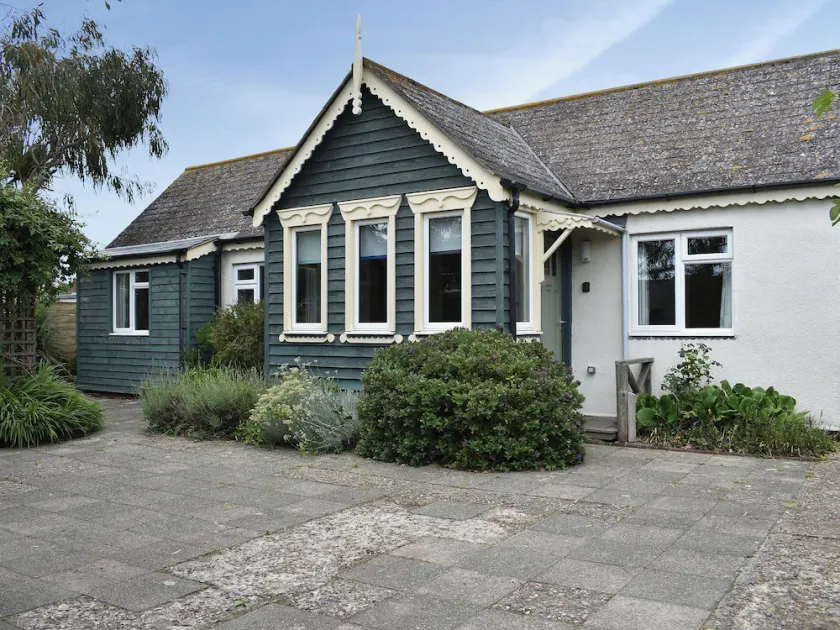 3 bedroom accommodation in Elmer, near Middleton on Sea - Image 1