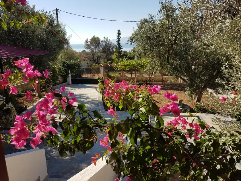 Cozy vacation apartment Panorama1 - Image 1