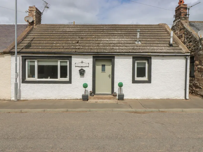 SPRING COTTAGE, pet friendly, character holiday cottage in Chirnside - Image 1