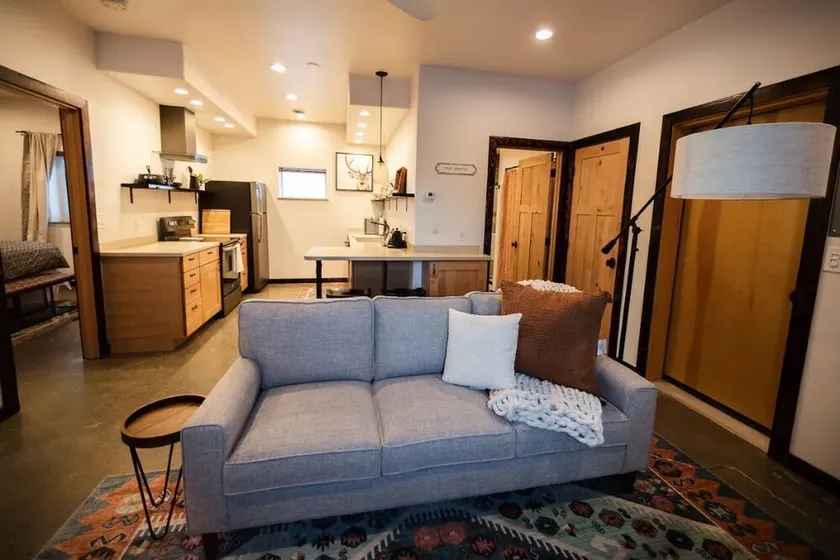 Beautiful, 1 Bedroom in the Hills of Fairbanks - Image 1