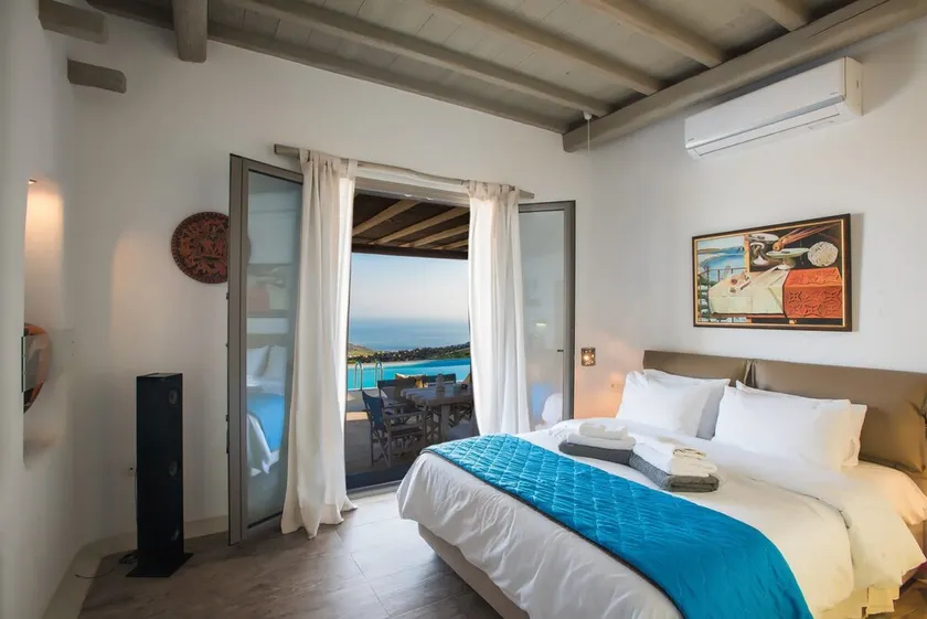 Villa 'Amallini, Luxe Infinity Pool' with Sea View, Wi-Fi and Air Conditioning - Image 1