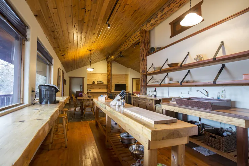 Fredelig Riverfront Cabin - Image 1
