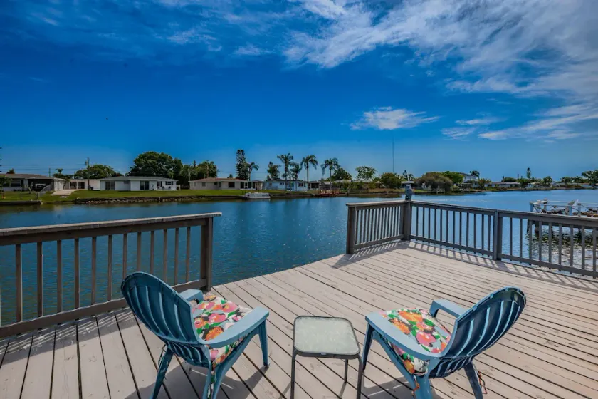 Serene Lakefront home in Tampa Bay, close to beaches and downtown Tarpon Springs - Image 1