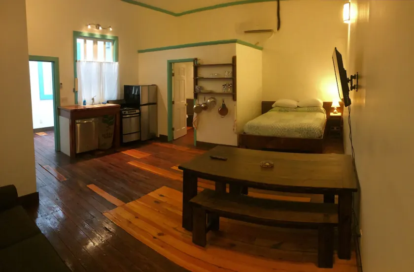Blu-Buck Mercantile Hotel Apt. C - Image 1