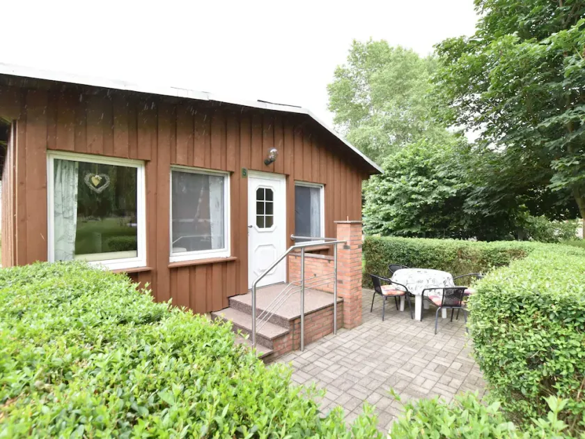 Quaint Bungalow near Insel Poel with Garden - Image 1