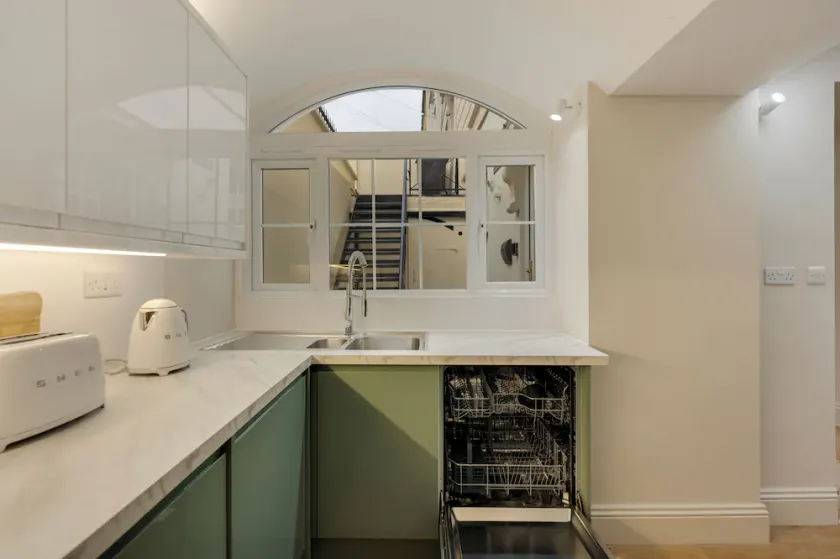 Newly Refurbished - Meridian Place - Sleeps 7 - Image 1