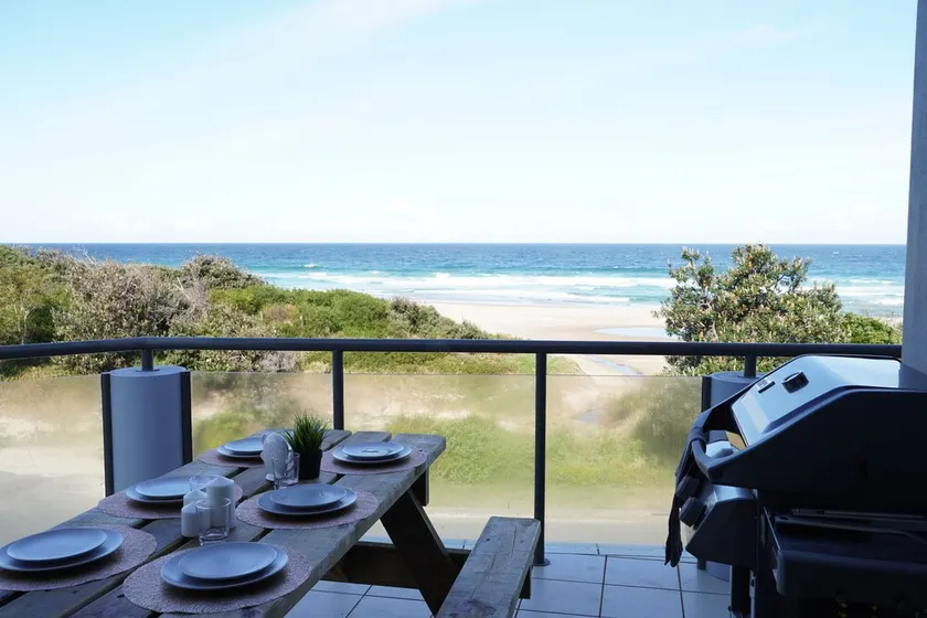 Beachfront Views - Sleeps 6 comfortably + Pets welcomed! - Image 1