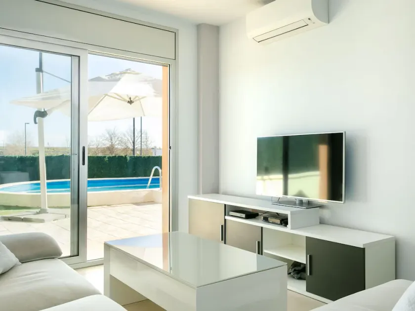 Luxury Apartment with Private Pool & Garden in Figueres - Image 1