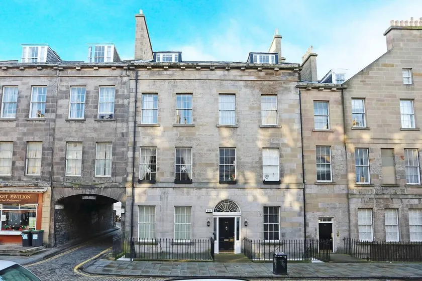 ALTIDO Vibrant 2 Bedroom Apartment in City Centre - Image 1