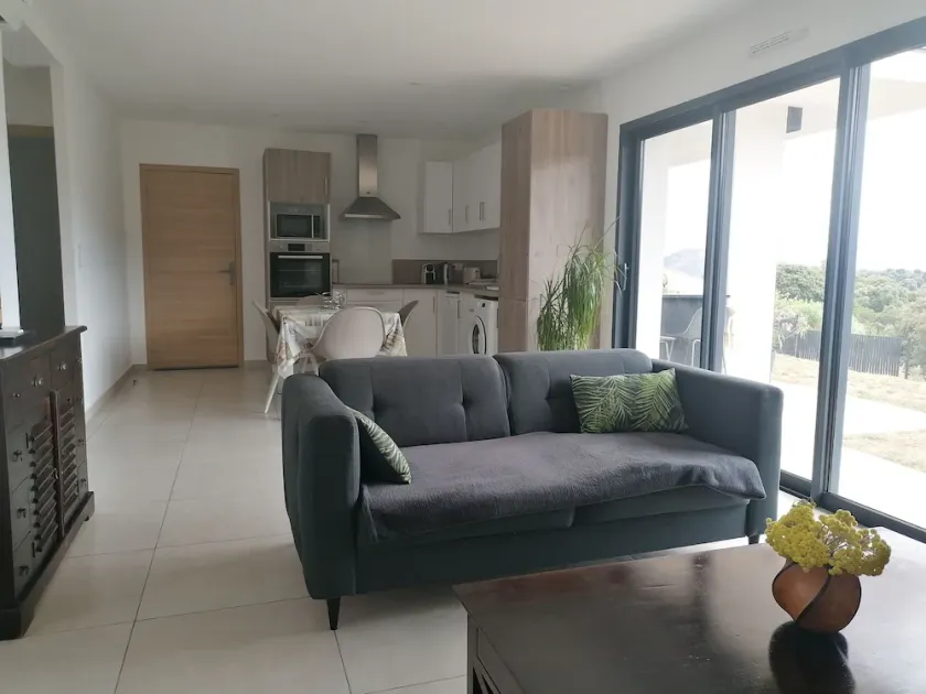 Bas de villa contemporaine avec vue dégagée - Image 1