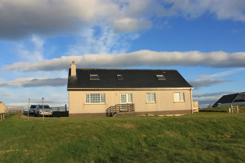 Großer Bungalow mit spektakulärem Blick über Stornoway, das Minch und das Festland. - Image 1