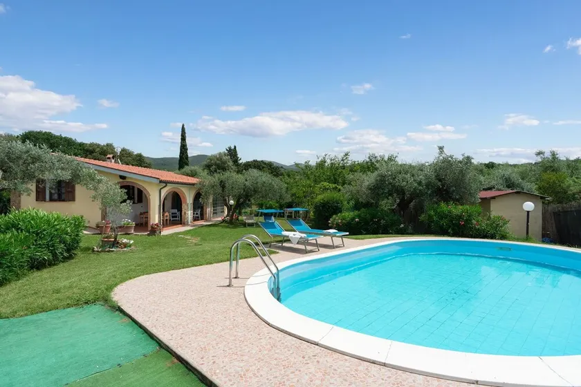 Villa in Bibbona with 2 bedrooms sleeps 4 - Image 1