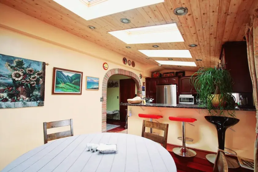 Spacious 4+2 bedroom 9 beds house with dedicated office, loft, and jacuzzi - Image 1