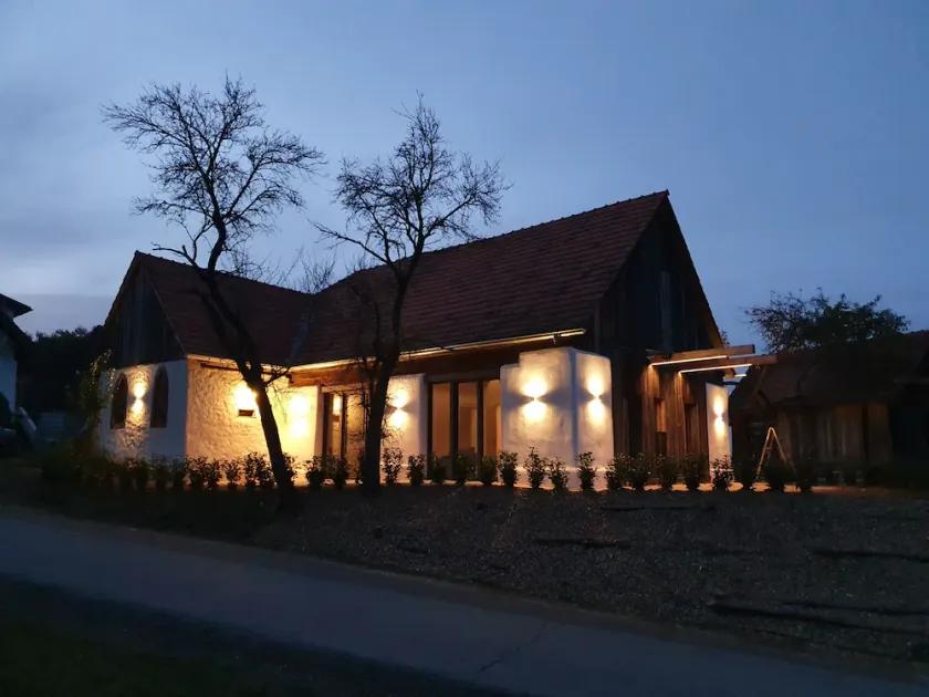 \"Moritz\" in the feel-good oasis on the Trausdorfberg with sauna/whirlpool - Image 1
