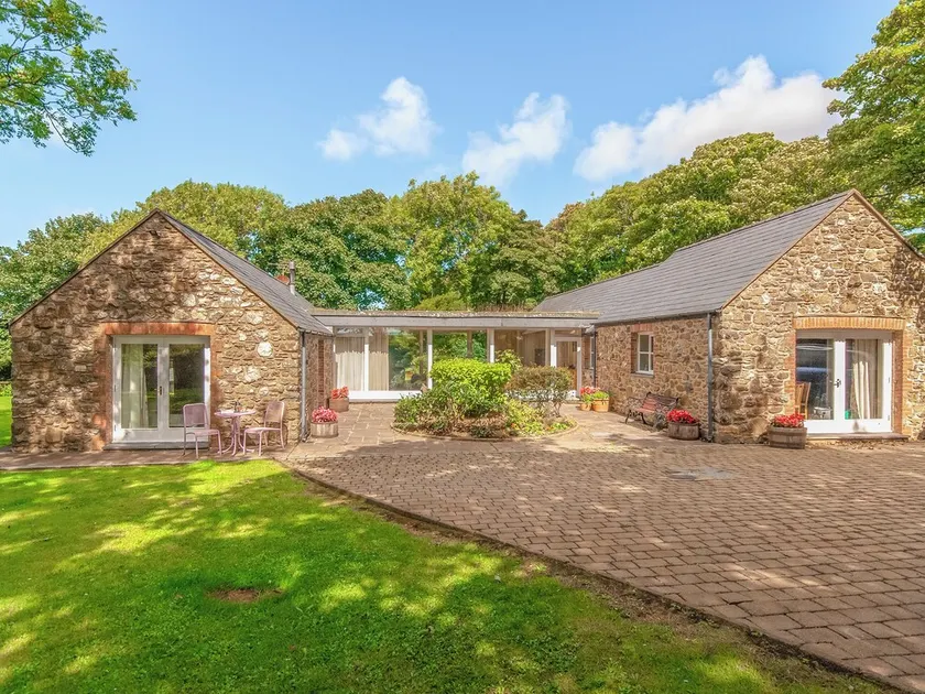 3 bedroom accommodation in Llanreithan, near Croesgoch - Image 1