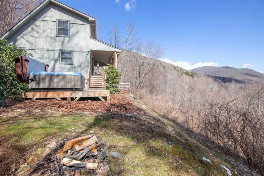 3BR / 2BA Hyggeligt Mountain Cabin med udsigt, Hot Tub, Privat, tæt på Boone og West Jefferson! - Image 1