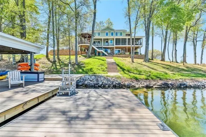 Beautifully appointed SHOWPLACE home on FLAT LOT w/250' of shoreline & HOT TUB! Come Visit \"Viewtopi - Image 1