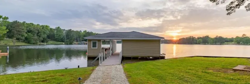 Lakefront View, 5BR, PET-Friendly, Firepit, Dock, Games, Up to 14 - Image 1