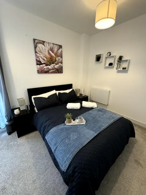 Cozy Bracknell Apartment with Modern Amenities - Image 1