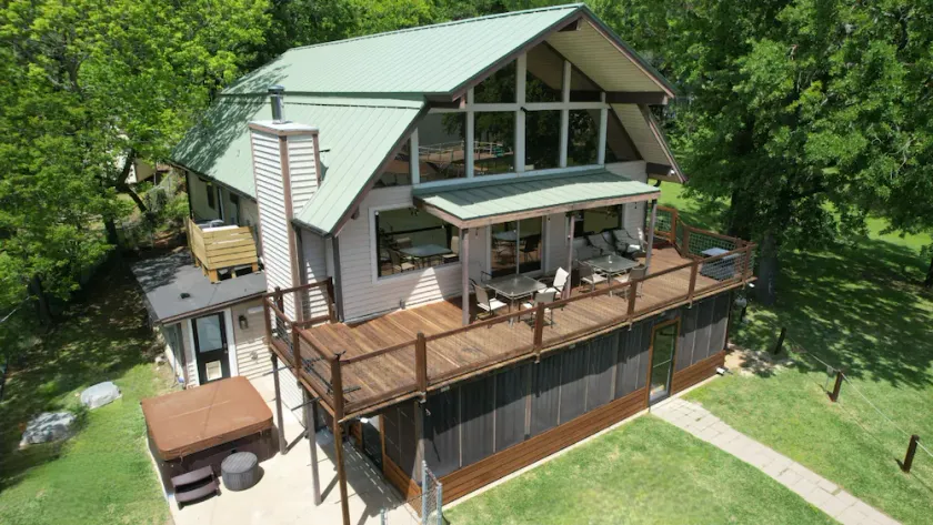 Großes Haus - aktualisierte Badezimmer, neues Deck, Bootshaus, Spielzimmer und Billard. - Image 1