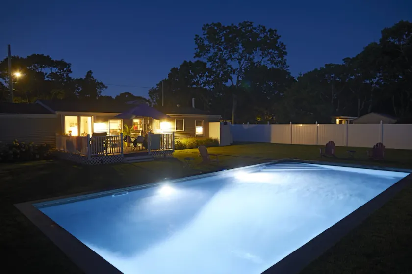 Ein komplett renoviertes, modernes, schickes Haus im Leisurama-Stil in Hampton Bays. - Image 1