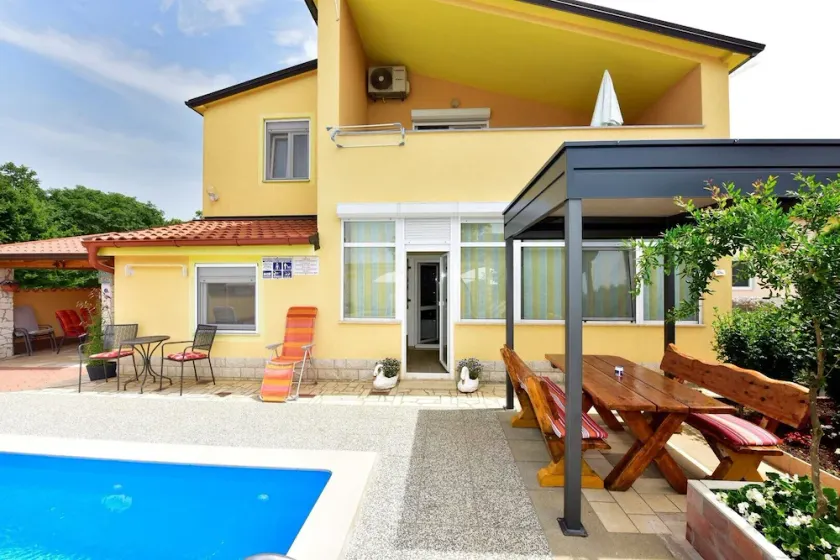 Apartment Laura A with shared pool - Image 1