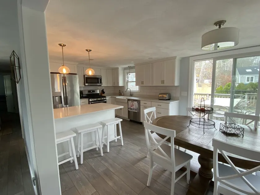 Popponesset modern beach house 6 minute walk to private beach (plenty of beds)! - Image 1