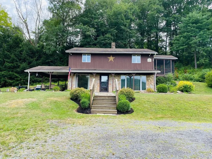 Large fully-furnished family home nestled in beautiful elk country. - Image 1