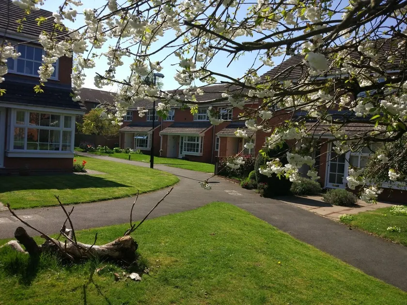 No shared access. 10 mins to RSC Theatre, restaurants & town centre - Image 1