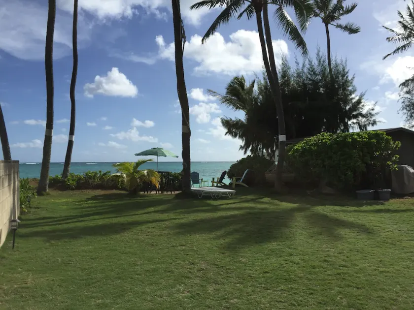 BEACHFRONT! Barefoot living on the best spot on Lanikai Beach! - Image 1